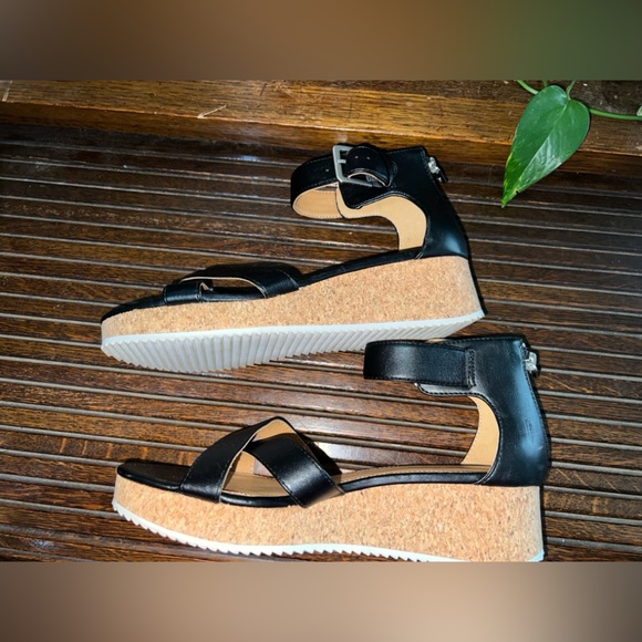 Adrienne Vittadini Black Strappy Sandals 8.5 - Picture 3 of 6